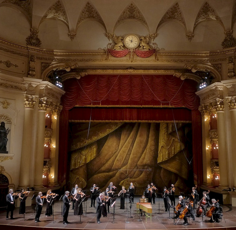 Visioni nella notte: gli archi di Fondazione Arena protagonisti al Filarmonico in Britten e Schönberg