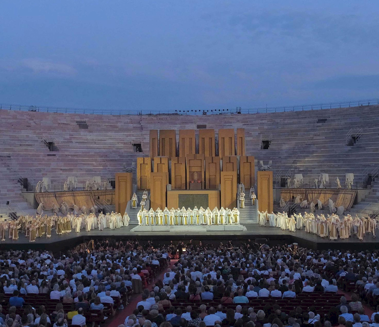 Nabucco torna per l’ultima volta al 100° Festival e apre una settimana di stelle all’Arena di Verona